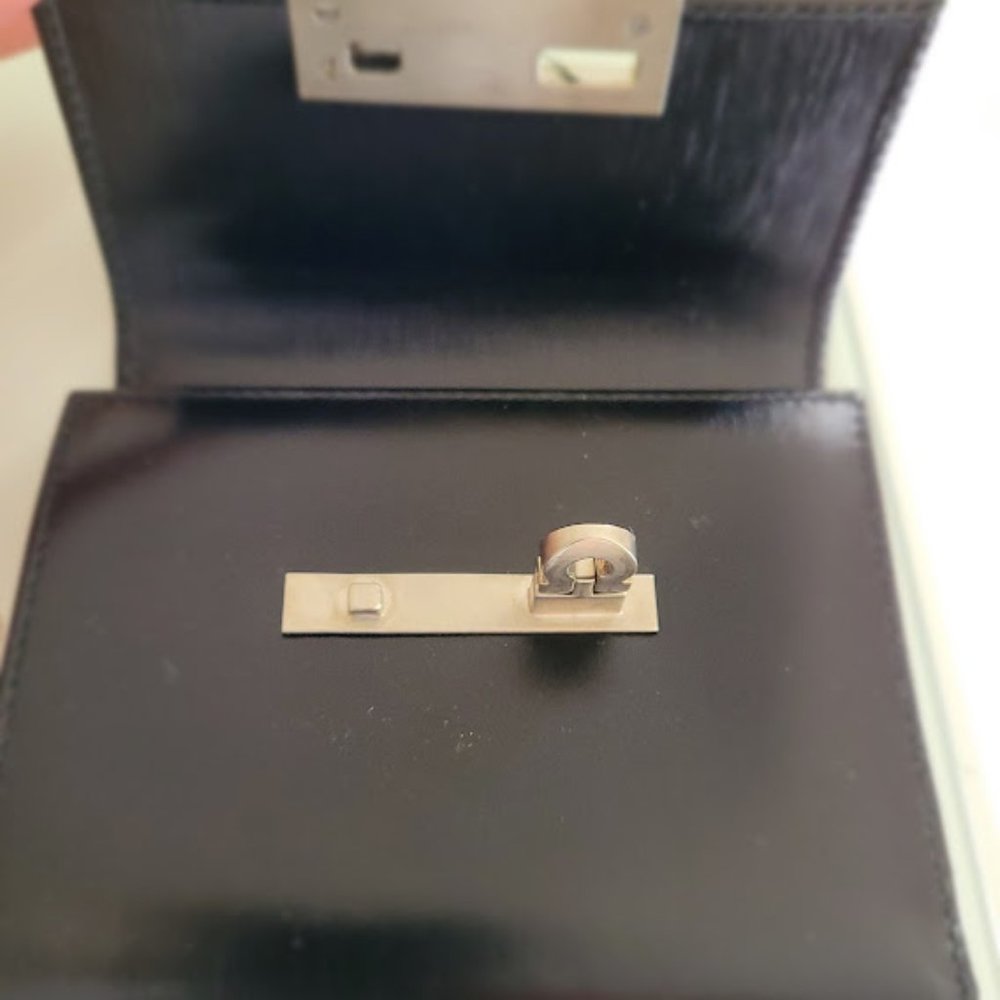 Ferragamo Wallet - Picture 5 of 15